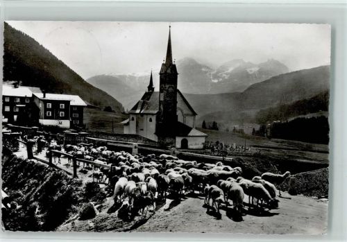 7188 Sedrun - Schafherde Kirche