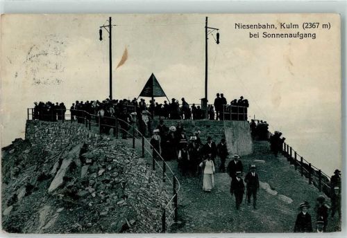 Niesen Gebrauchsspuren Niesenbahn bei Sonnenaufgang