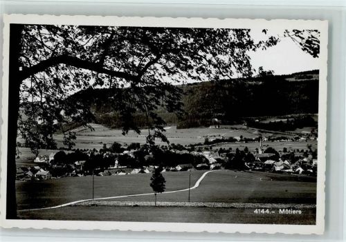 2112 Môtiers NE - Baum