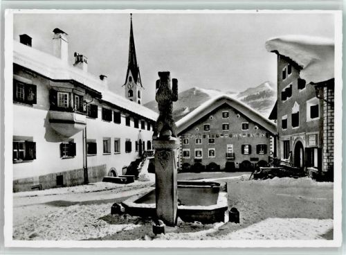 7524 Zuoz - Dorfplatz Brunnen Winteraufnahme