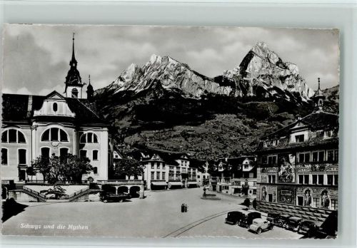 6430 Schwyz - Ortsansicht und die Mythen