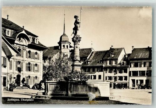 4800 Zofingen 1958 Foto AK Thutplatz Denkmal Brunnen