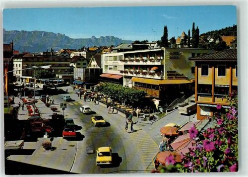 9490 Vaduz Foto AK Hotel Engel Auto Verkehr Blumen Fahne Zebrastreifen Schirm