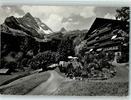 8784 Braunwald - Haus Bergfrieden mit Ortstock und hohem Turm