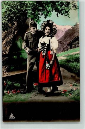 Soldat mit Trachtenmädchen Tracht Schweiz
