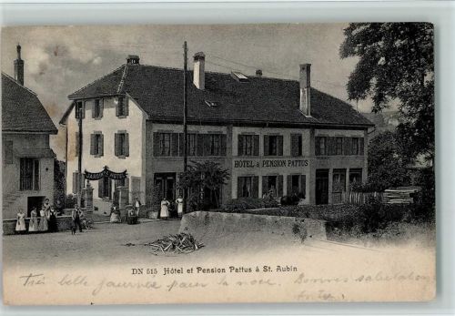 2024 St-Aubin-Sauges St-Aubin 1905 - Hotel Pattus - Gäste Familie vor dem Haus