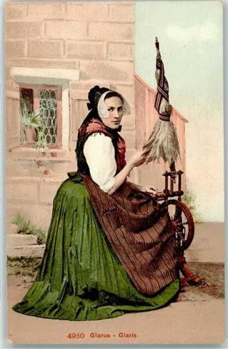 Glarner Trachtenfrau am Spinnrad