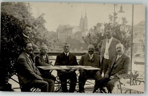 4000 Basel Bâle Foto AK Ort handschriftlich Gruppenfoto