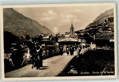 1983 Evolène - Sortie de la messe