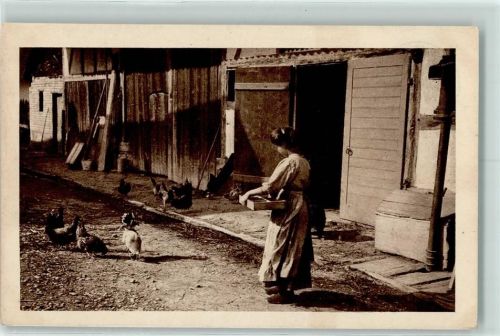 Werbung - Chocolat Klaus - Bäuerin beim Hühner füttern AK Klaus Schokolade