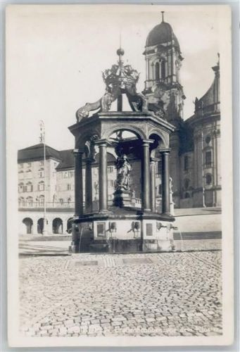 8840 Einsiedeln Gebrauchsspuren Brunnen, Kloster AKU2