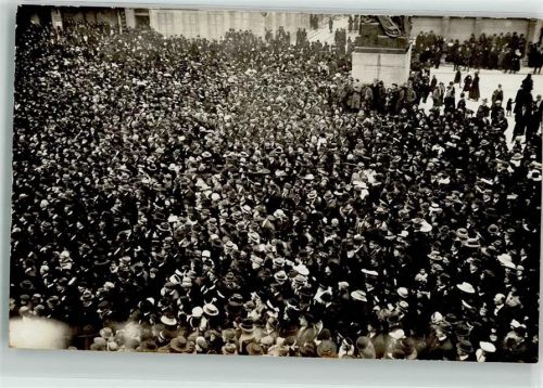 2300 La Chaux-de-Fonds Foto AK Versammlung Ort lt. Fotograf