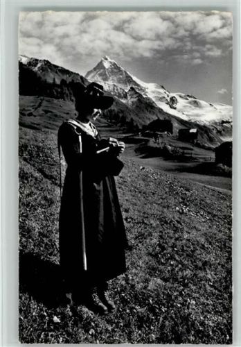Dent d´Herens Frau in Herenser Tracht Tracht Schweiz