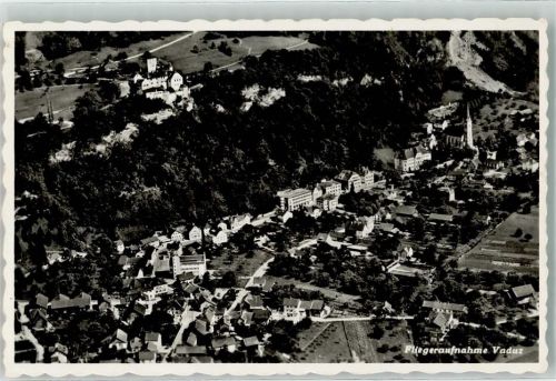 9490 Vaduz Foto AK Fliegeraufnahme Kirche Schloss