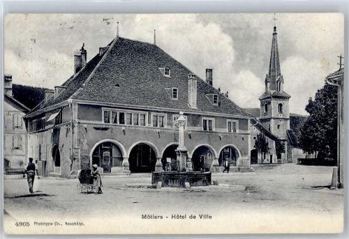 2112 Môtiers NE - Kirche, Rathaus, Brunnen