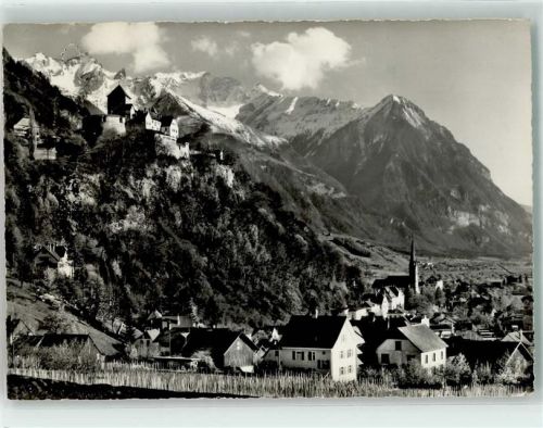 9490 Vaduz Foto AK Schloss Vaduz Fürstentum Liechtenstein Rappstein Falknis Kirche