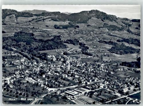 8340 Hinwil - Fliegeraufnahme Blick gegen Bachtel