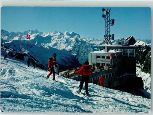 Titlis BE - Gipfelrestaurant Winter Skifahrer