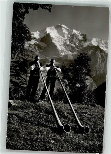 Adelboden BE Zwei Alphornbläser aus dem Berner Oberland vor der Jungfrau Ort lt. Fotograf Gyger Alphorn Foto AK