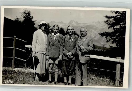 7504 Pontresina 1930 Foto AK Familienfoto Ort handschriftlich