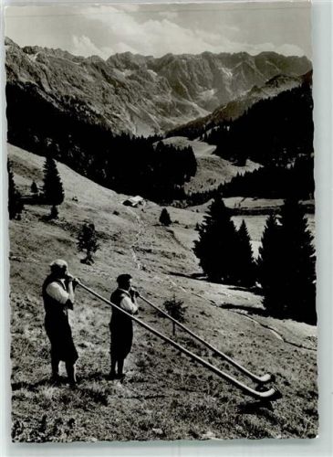 Bläser mit Straußbergalpe u. Nebelhorn Alphorn