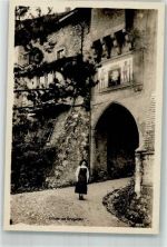 1663 Gruyères Foto AK Tracht Frau Stadttor