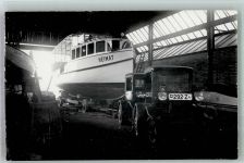 Motorschiff Heimat auf einem von einem Oldtimer gezogenen Slipwagen Binnenschiff Privatfoto AK
