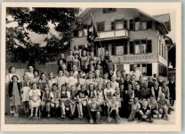 8494 Bauma Foto AK Gasthaus Schindler Gruppenfoto Kinder Ort handschriftlich