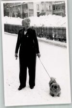 7270 Davos Platz Winter Frau mit Hund Ort lt. Fotograf