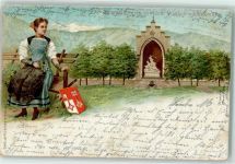 Stans Unterwaldnerin vor dem Winkelrieddenkmal