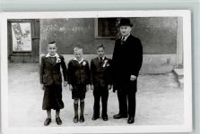 8730 Uznach 1940-50 Foto AK Ereignis - Vater mit seinen Söhnen - AK