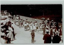 Pfäffikon ZH Parade mit Kindern in Tracht