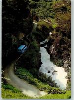 Klosters Weg nach Berghaus Vereina bei Klosters mit Vereinabach Oldtimer