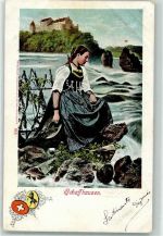 Trachtenfrau am Rhein