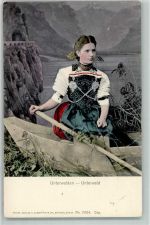 6060 Sarnen - Unterwaldner Trachtenmädchen in Ruderboot