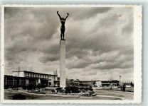 Zürich 1939 Schweiz Landesausstellung Blick gegen das Hotel und Statue
