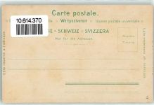 Bündner Trachtenmädchen vor dem Kreuz