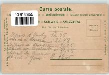 Urner Trachtenmädchen vor Mutter Gotte Statue