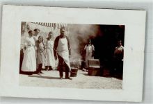 Feldköche bei der Verpflegungsausgabe Militär Schweiz Privatfoto AK