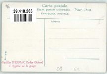 Bündener Trachtenfrau mit Blumenstrauss