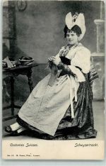 6430 Schwyz - Trachtenfrau