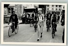 1630 Bulle Foto AK Fahrrad Läufer LKW Sportveranstaltung
