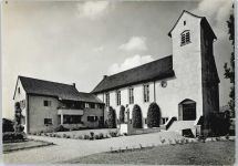 8215 Hallau - Kirche