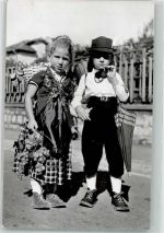 Foto AK Mädchen und Junge in Tessiner Tracht