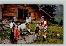 Kinder in Tracht mit Ziegen