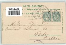 Urner Trachtenmädchen vor Mutter Gotte Statue