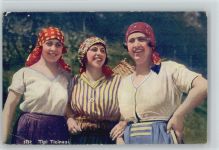 Tipi Ticinesi mit Kopftücher , drei Frauen Tracht Schweiz