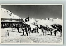 Strelapass - Berghaus Strelapass schweizer Flagge Skifahrer Winter