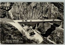 Schöllenen Foto AK Gasthaus Teufelsbrücke Auto