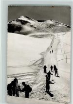 Parsenn - Abfahrtsgelände am Weissfluhjoch Skifahrer